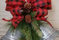 Welcoming Country Christmas Wreath Ideas For Your Front Door 39