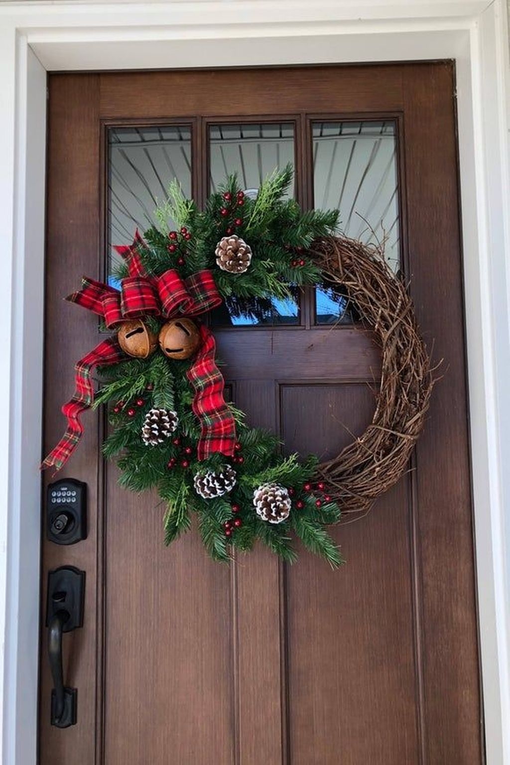 Welcoming Country Christmas Wreath Ideas For Your Front Door 40