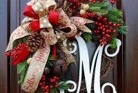 Welcoming Country Christmas Wreath Ideas For Your Front Door 45