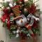 Welcoming Country Christmas Wreath Ideas For Your Front Door 47