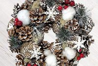 Welcoming Country Christmas Wreath Ideas For Your Front Door 51