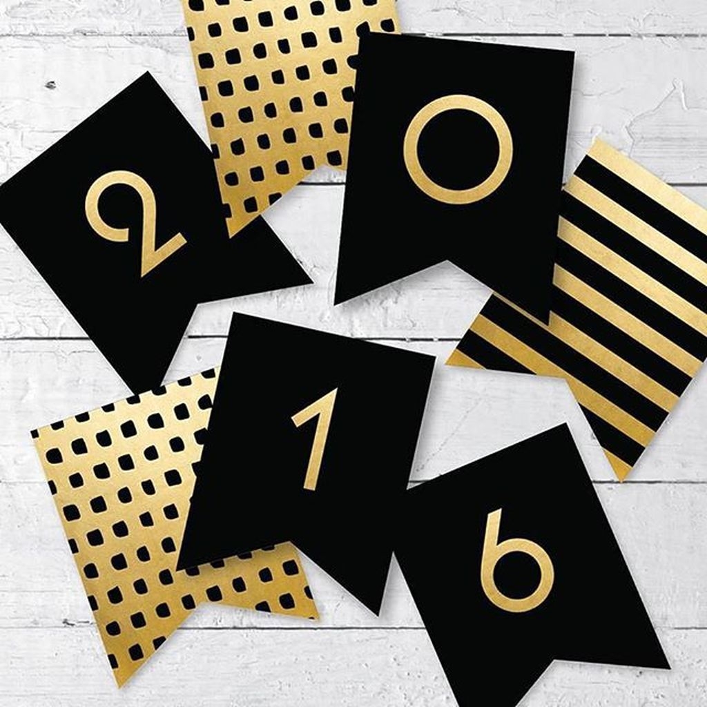 Wonderful Black And Gold New Years Eve Party Decoration Ideas 11