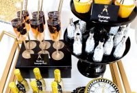 Wonderful Black And Gold New Years Eve Party Decoration Ideas 12