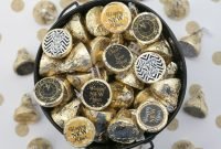 Wonderful Black And Gold New Years Eve Party Decoration Ideas 17