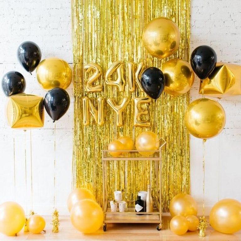 30+ Wonderful Black And Gold New Years Eve Party Decoration Ideas