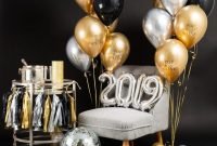 Wonderful Black And Gold New Years Eve Party Decoration Ideas 32