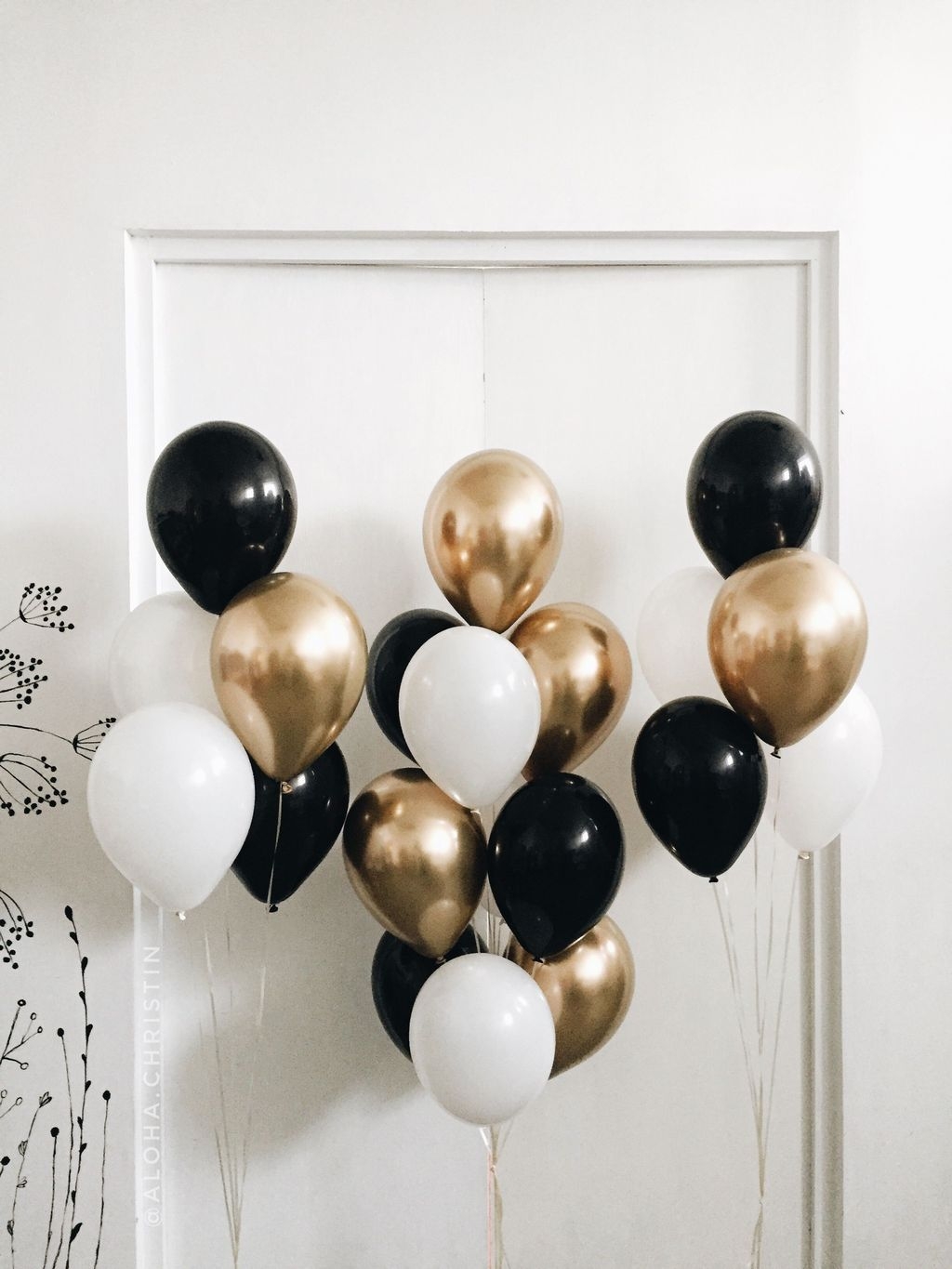 Wonderful Black And Gold New Years Eve Party Decoration Ideas 55