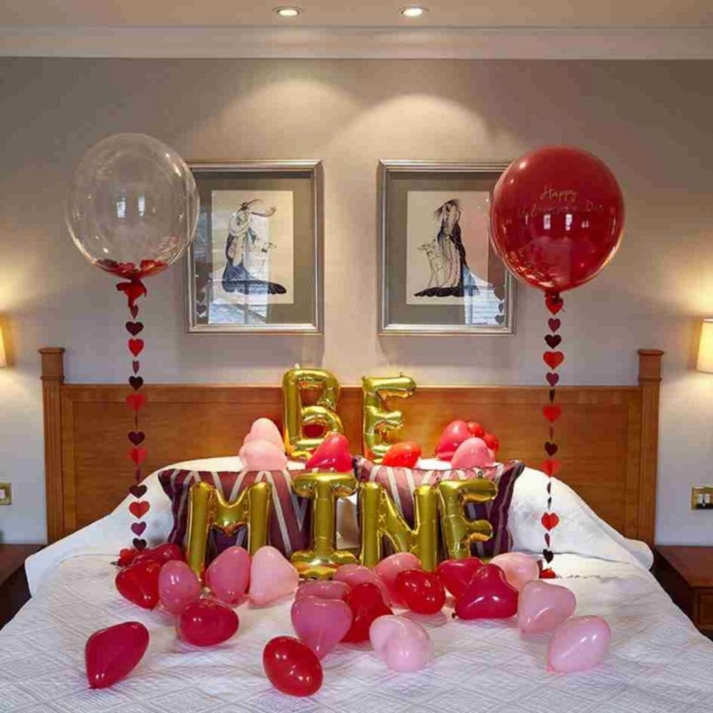 Шарами спальня. Украшения для комнаты. Романтическое украшение комнаты. Декор комнаты на день рождения. Украшение комнаты шарами.