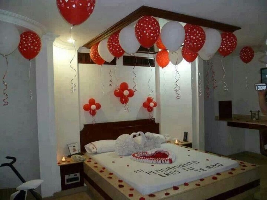 Beautiful And Romantic Valentine’s Day Bedroom Design Ideas 03