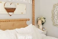 Beautiful And Romantic Valentine’s Day Bedroom Design Ideas 08