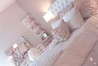 Beautiful And Romantic Valentine’s Day Bedroom Design Ideas 18