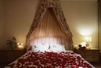 Beautiful And Romantic Valentine’s Day Bedroom Design Ideas 20