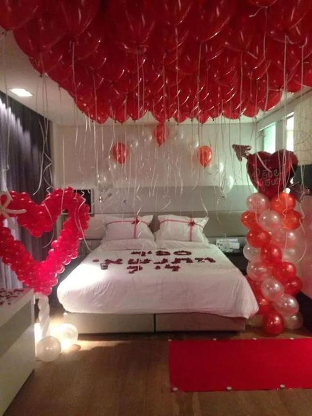 Beautiful And Romantic Valentine’s Day Bedroom Design Ideas 29