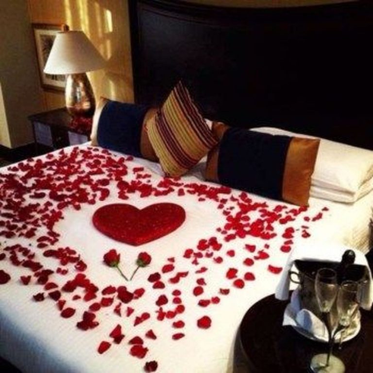20+ Beautiful And Romantic Valentine’s Day Bedroom Design Ideas