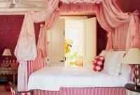 Beautiful And Romantic Valentine’s Day Bedroom Design Ideas 45