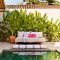 Comfy Pool Seating Ideas For Your Outdoor Decoration 31