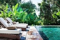 Comfy Pool Seating Ideas For Your Outdoor Decoration 44