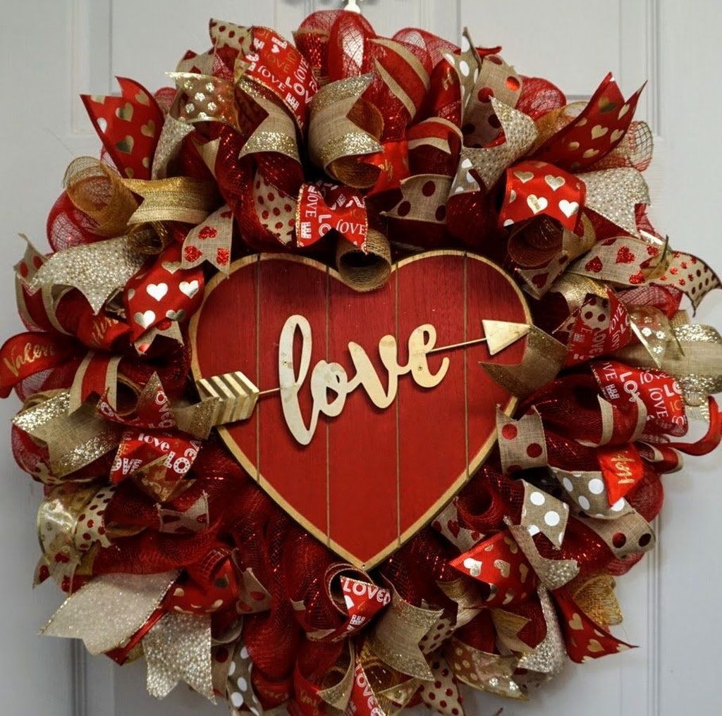 Cute Valentine Door Decorations Ideas To Spread The Seasons Greetings 08
