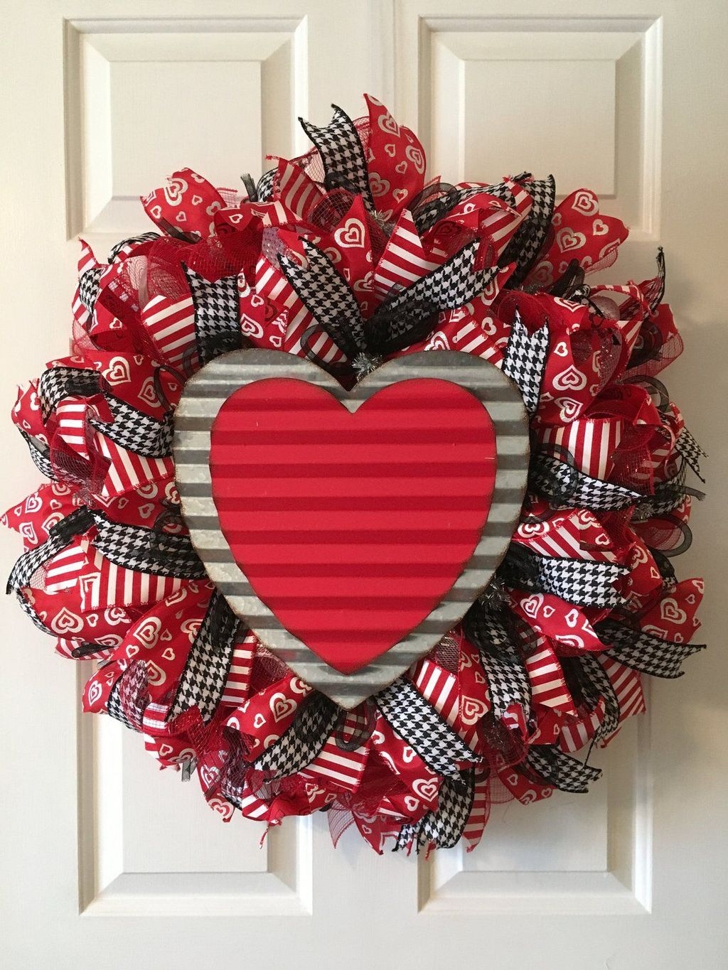 Cute Valentine Door Decorations Ideas To Spread The Seasons Greetings 12