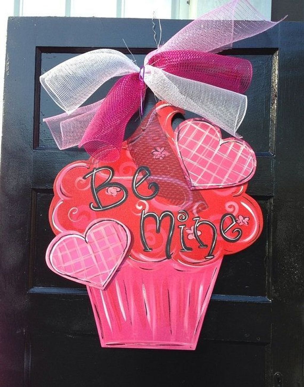 Cute Valentine Door Decorations Ideas To Spread The Seasons Greetings 14