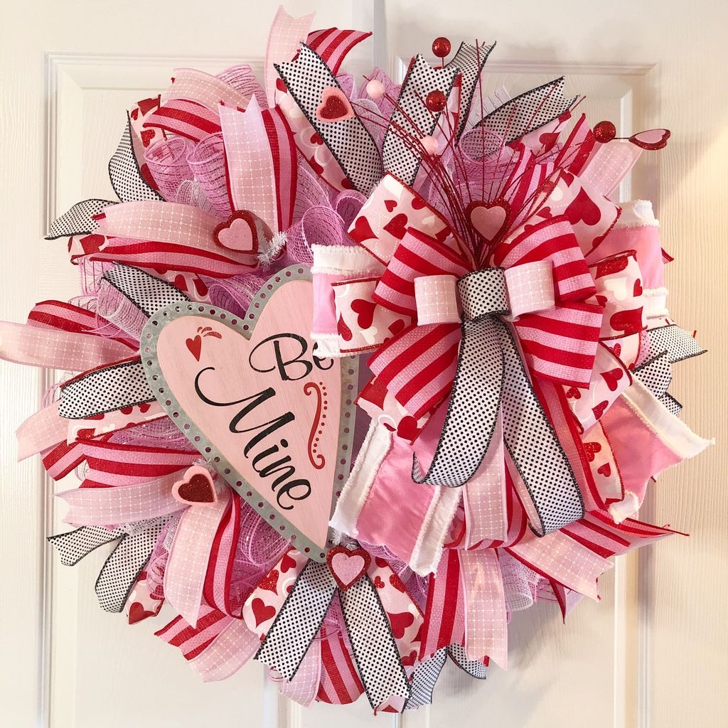 Cute Valentine Door Decorations Ideas To Spread The Seasons Greetings 26
