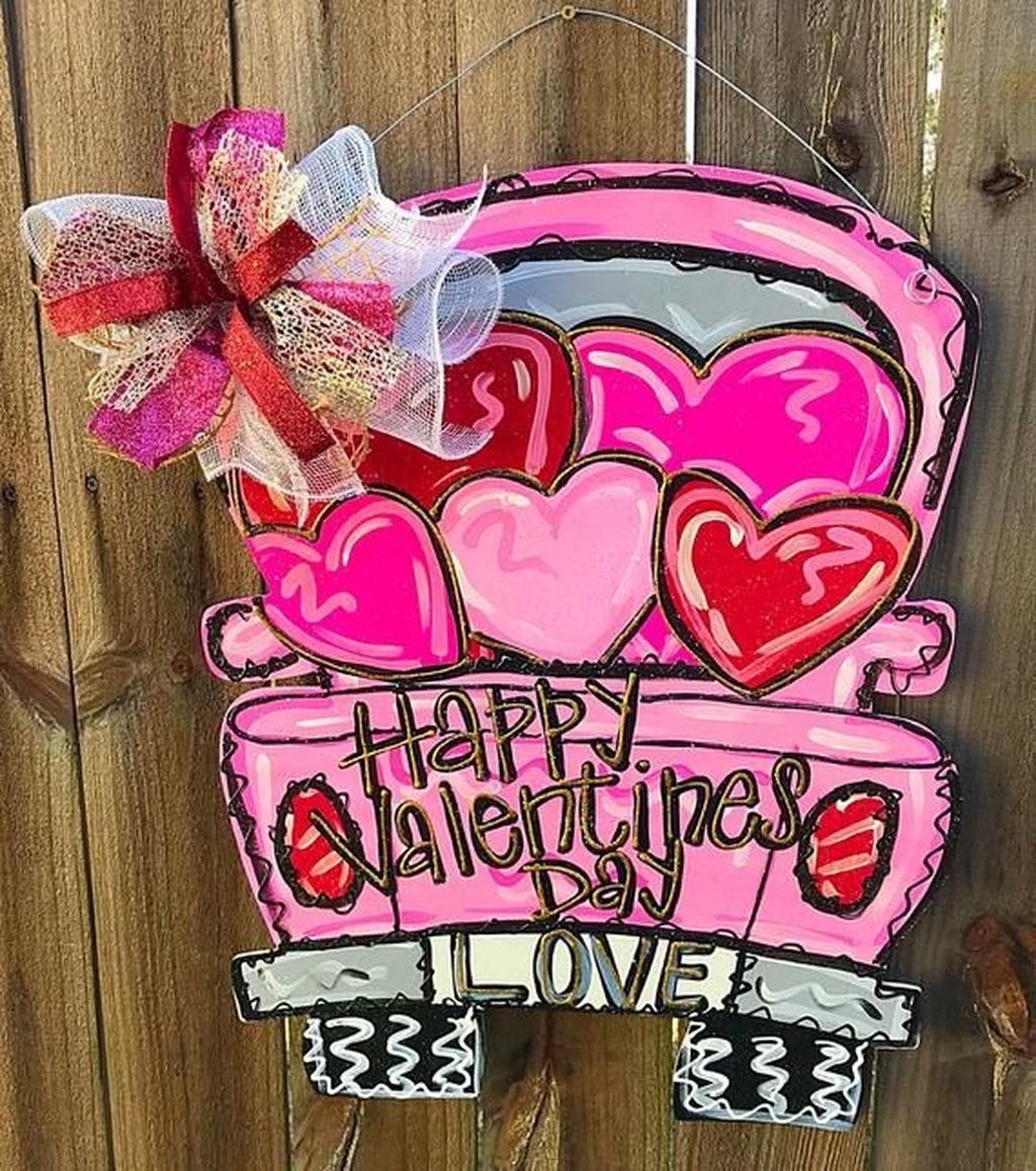 Cute Valentine Door Decorations Ideas To Spread The Seasons Greetings 29