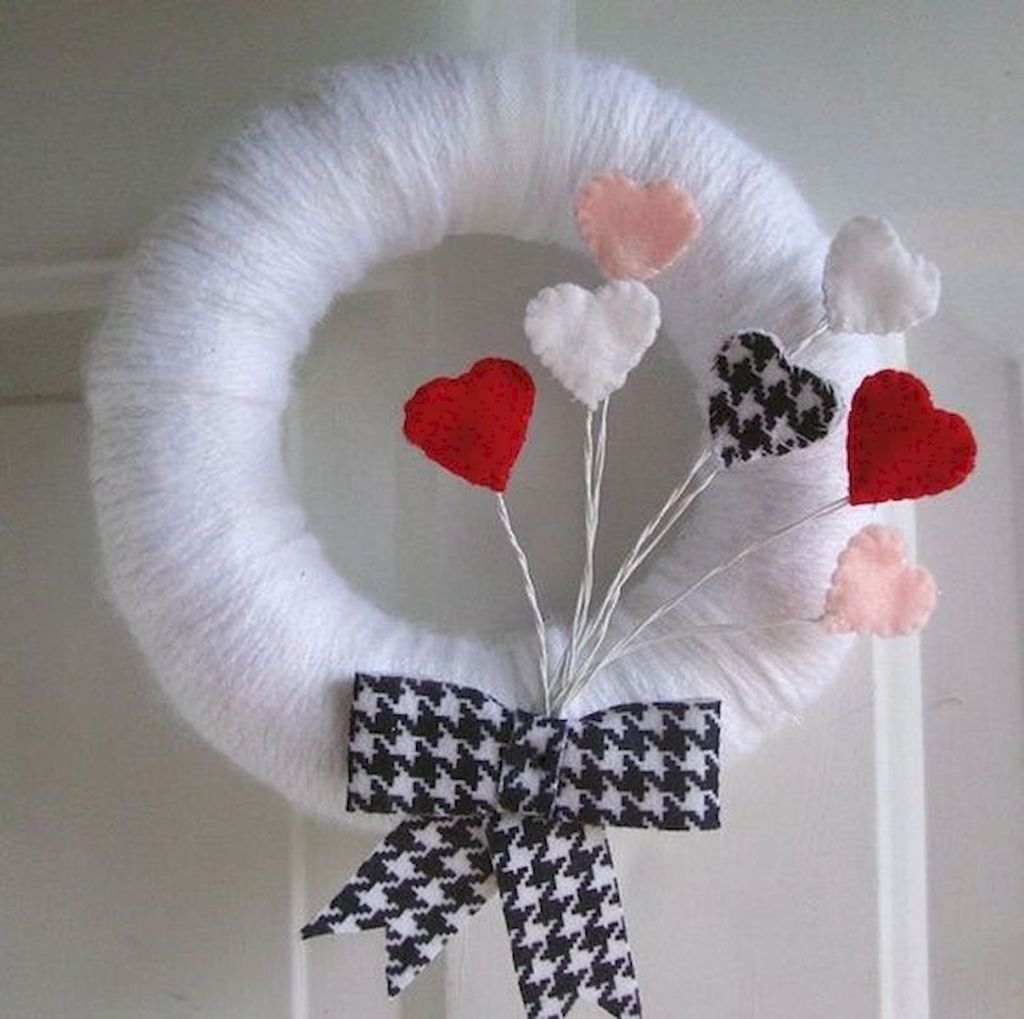 Cute Valentine Door Decorations Ideas To Spread The Seasons Greetings 34