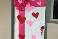 Cute Valentine Door Decorations Ideas To Spread The Seasons Greetings 48
