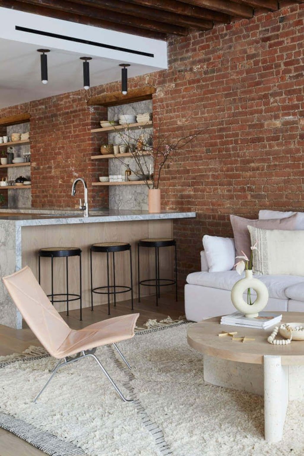Fabulous Industrial Loft Make Over Ideas For Trendy Home 13