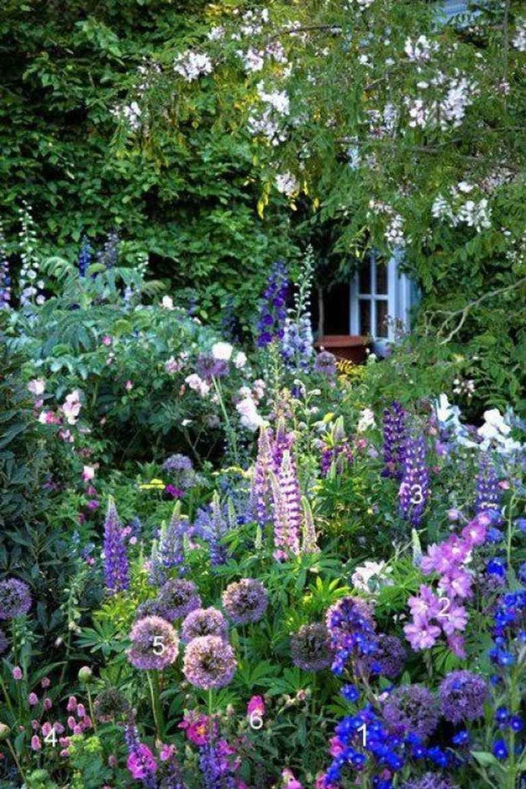 Fascinating Cottage Garden Ideas To Create Cozy Private Spot 36