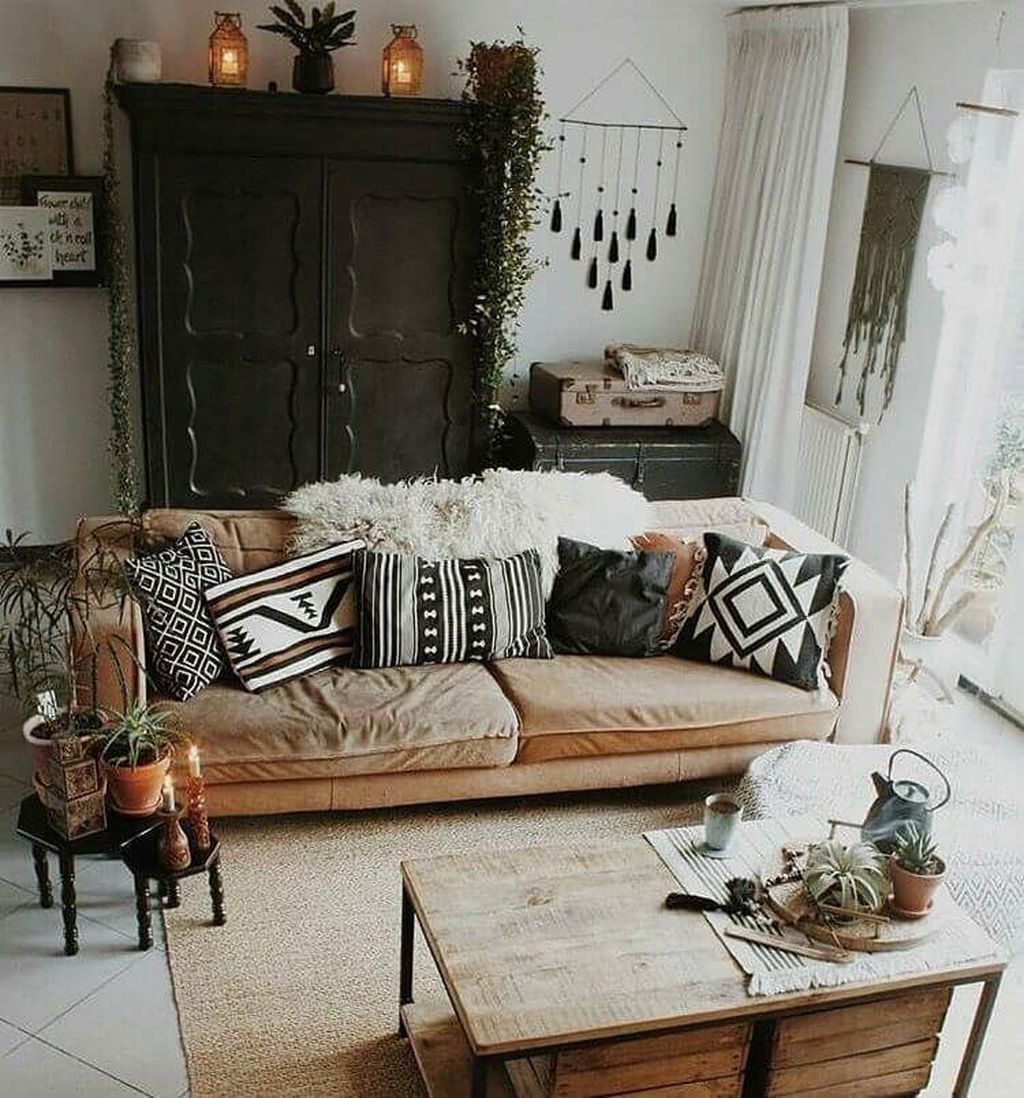 Gorgeous Bohemian Farmhouse Decorating Ideas For Your Living Room 25