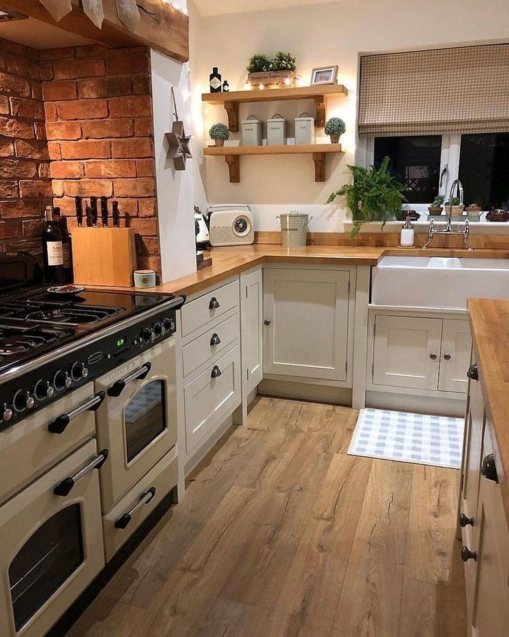 Gorgeous Small Kitchen Design Ideas For Your Small Home 27