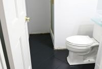 Impressive Black Floor Tiles Design Ideas For Modern Bathroom 33