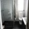 Impressive Black Floor Tiles Design Ideas For Modern Bathroom 36