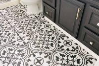 Impressive Black Floor Tiles Design Ideas For Modern Bathroom 51