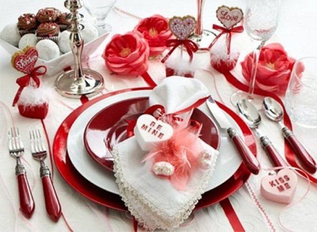 Most Inspiring Valentine’s Day Simple Table Decoration Ideas 13