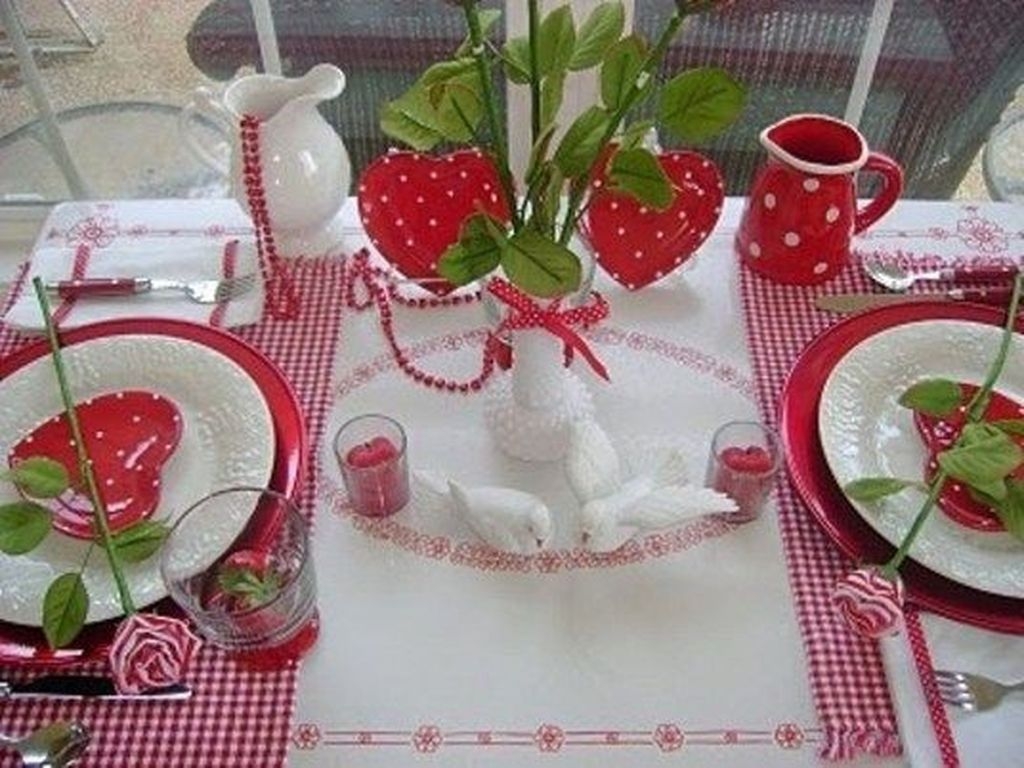 Most Inspiring Valentine’s Day Simple Table Decoration Ideas 14