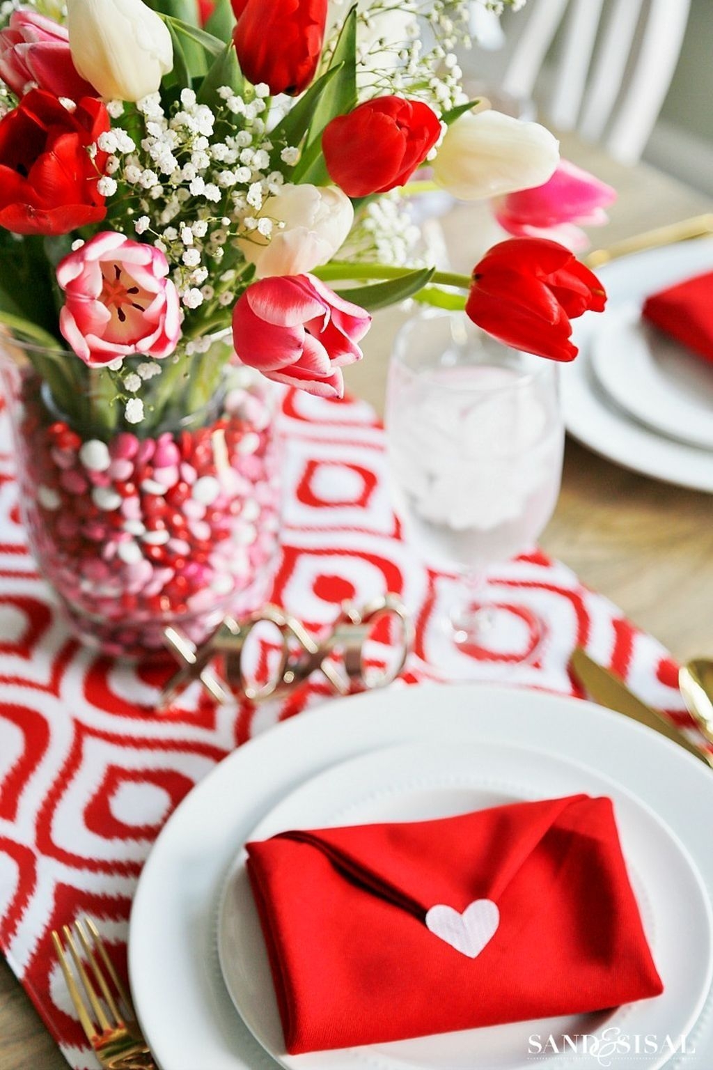 Most Inspiring Valentine’s Day Simple Table Decoration Ideas 27