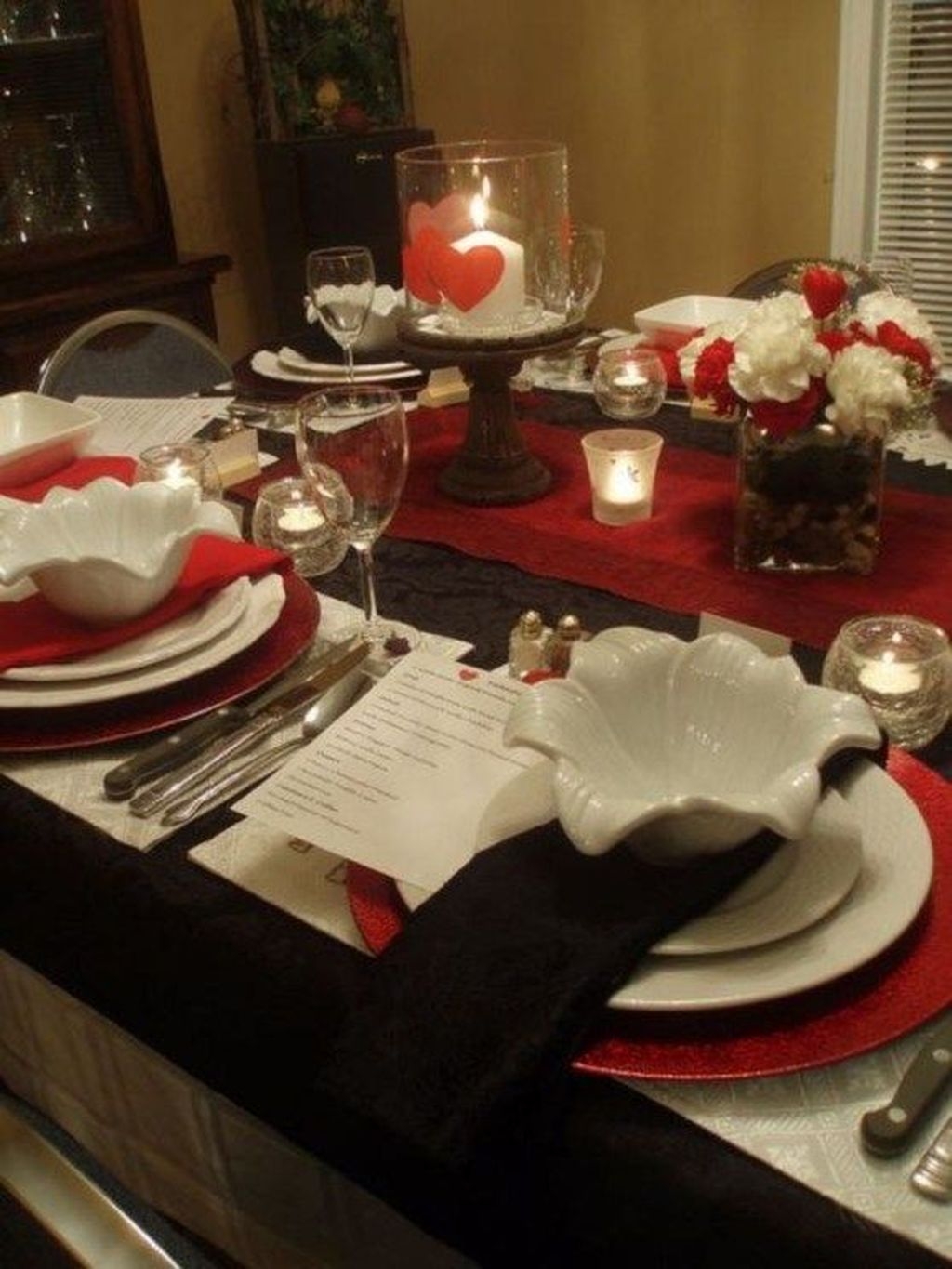 Most Inspiring Valentine’s Day Simple Table Decoration Ideas 29