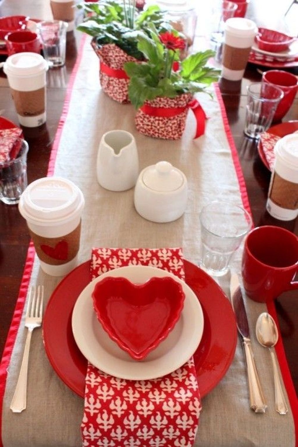 Most Inspiring Valentine’s Day Simple Table Decoration Ideas 30