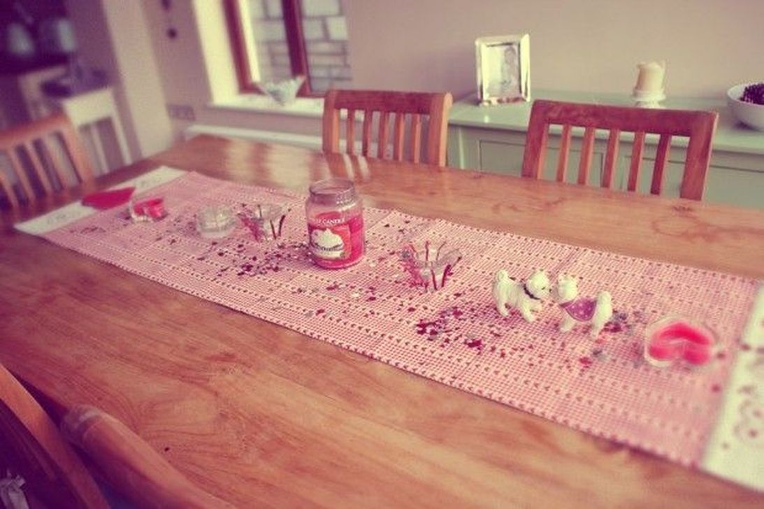 Most Inspiring Valentine’s Day Simple Table Decoration Ideas 37