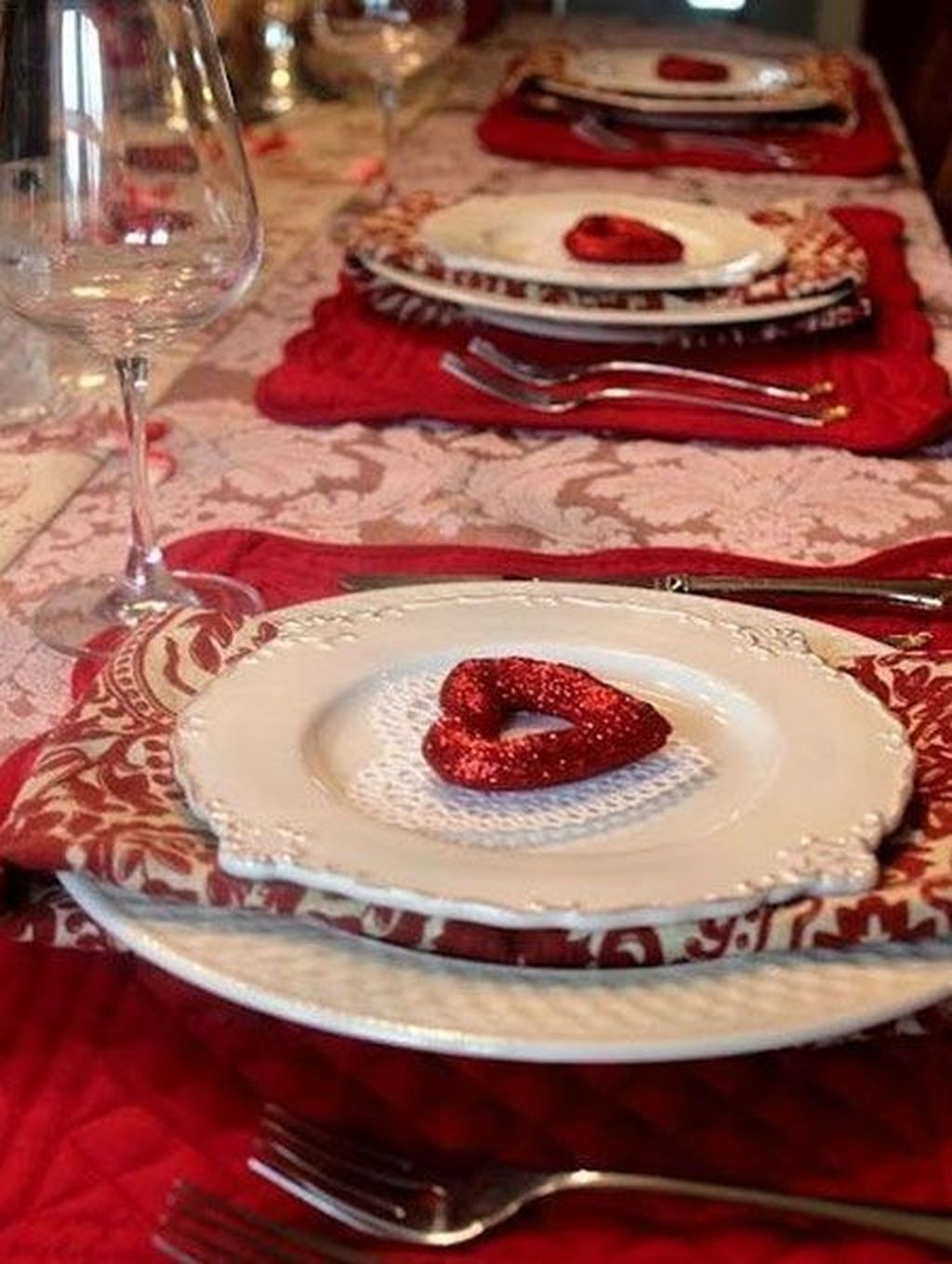Most Inspiring Valentine’s Day Simple Table Decoration Ideas 38