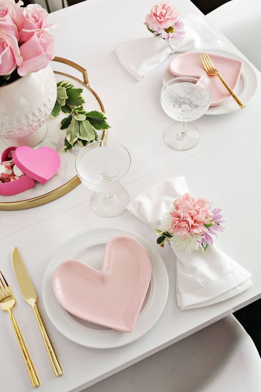 Most Inspiring Valentine’s Day Simple Table Decoration Ideas 40