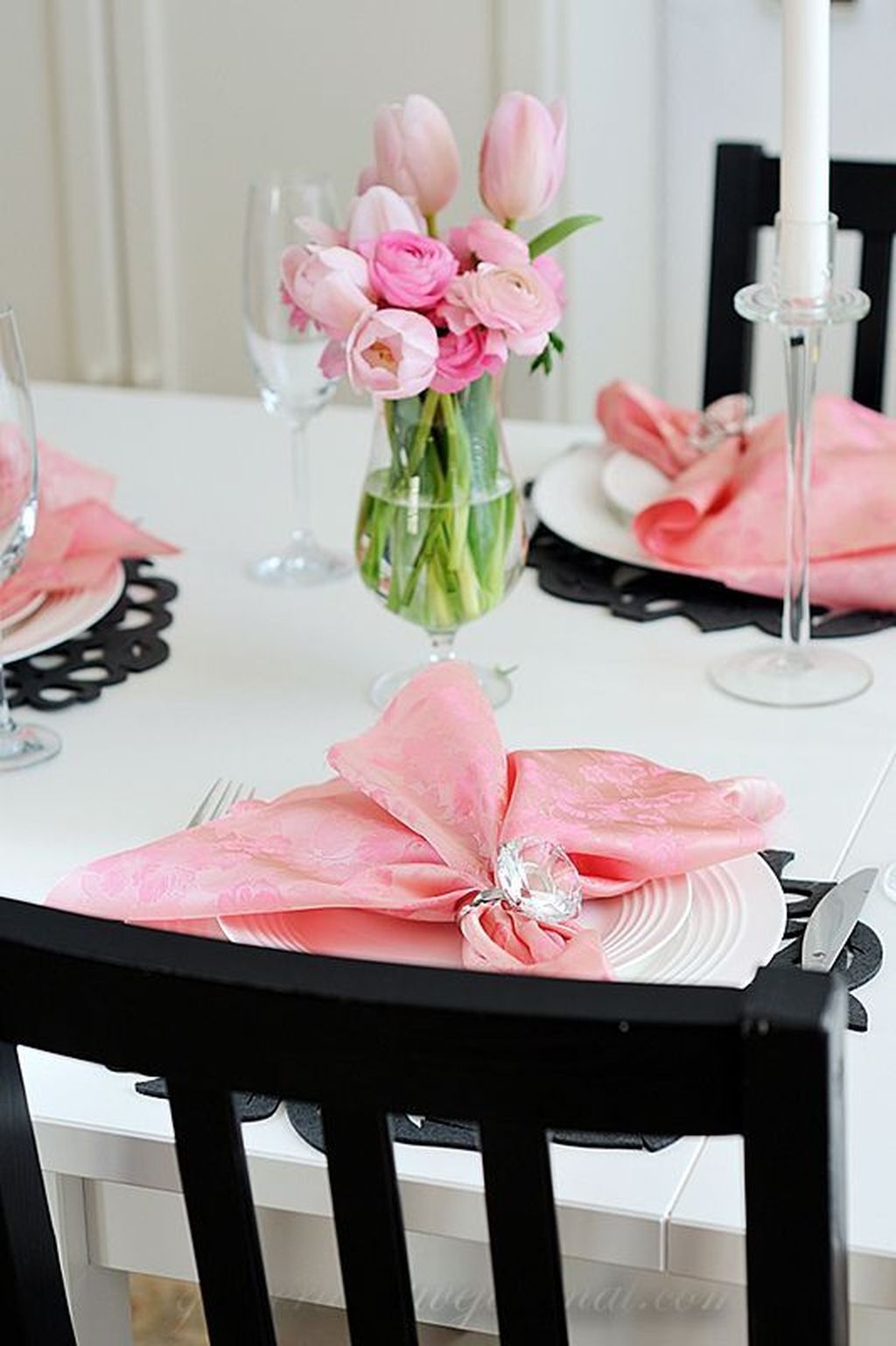 Most Inspiring Valentine’s Day Simple Table Decoration Ideas 42