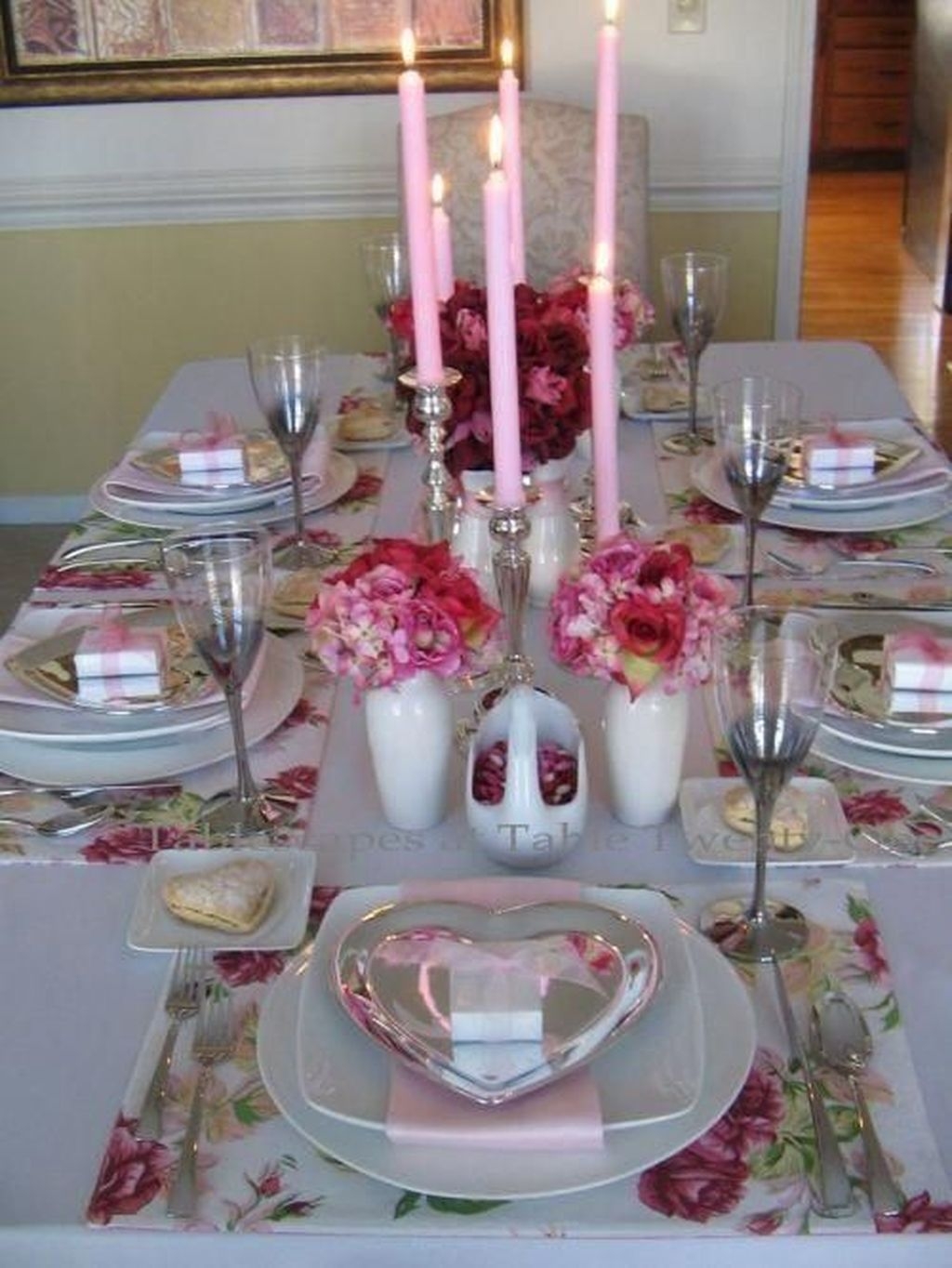 Most Inspiring Valentine’s Day Simple Table Decoration Ideas 43