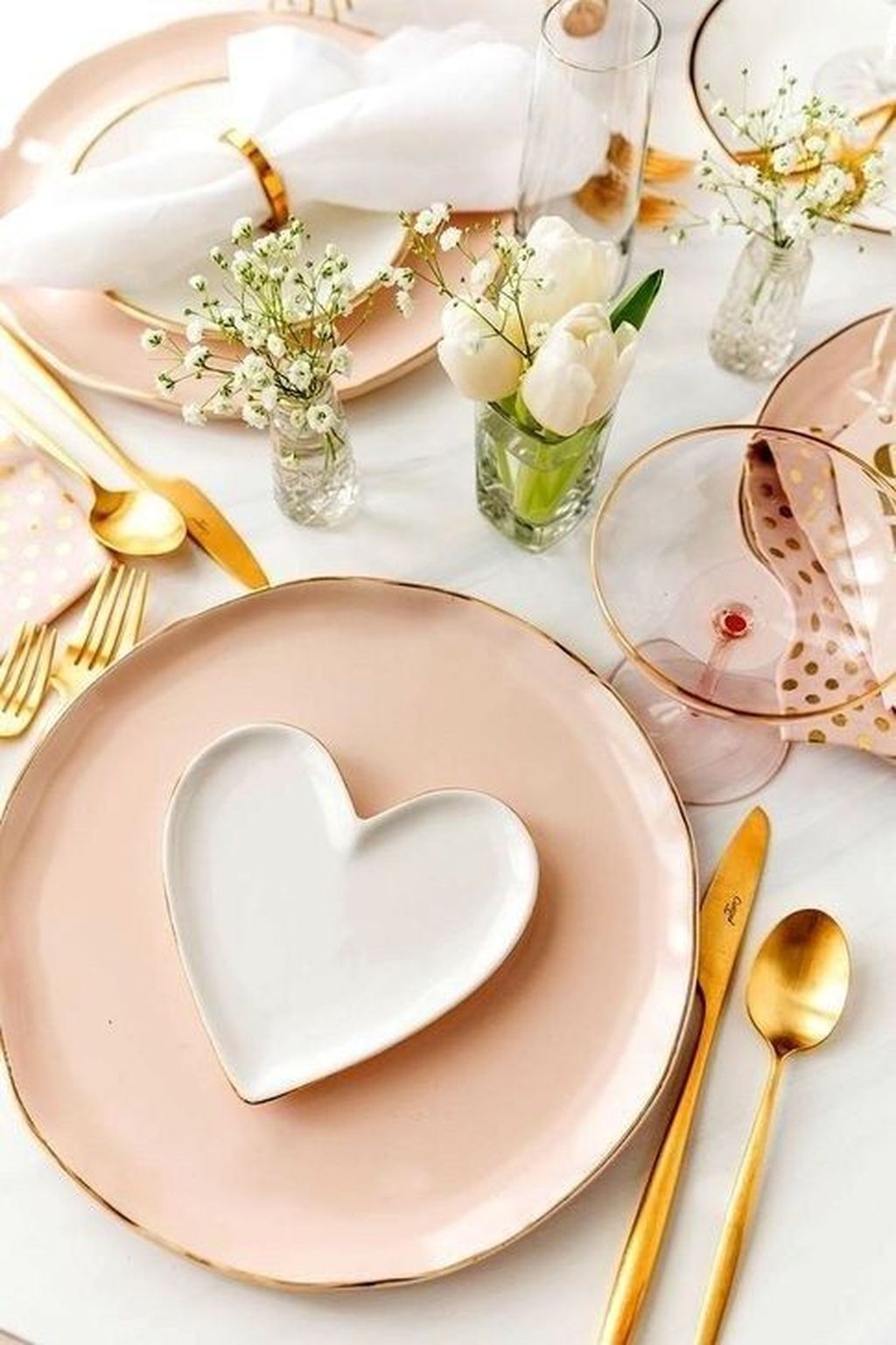 Perfect Valentine’s Day Romantic Dining Table Decor Ideas For Two People 01