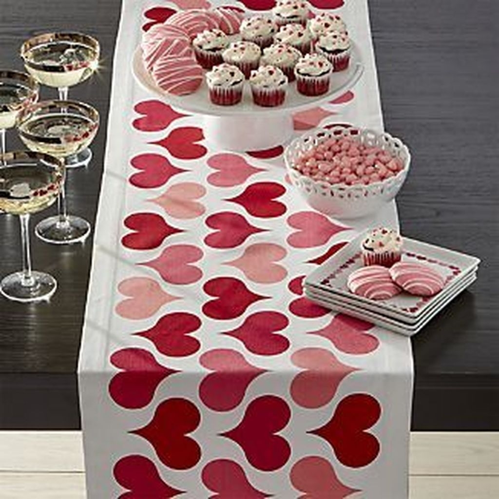 Perfect Valentine’s Day Romantic Dining Table Decor Ideas For Two People 06