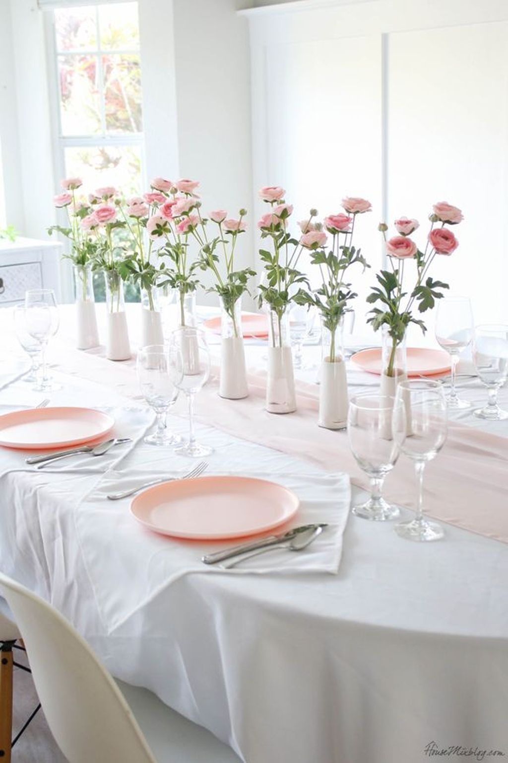 Perfect Valentine’s Day Romantic Dining Table Decor Ideas For Two People 22