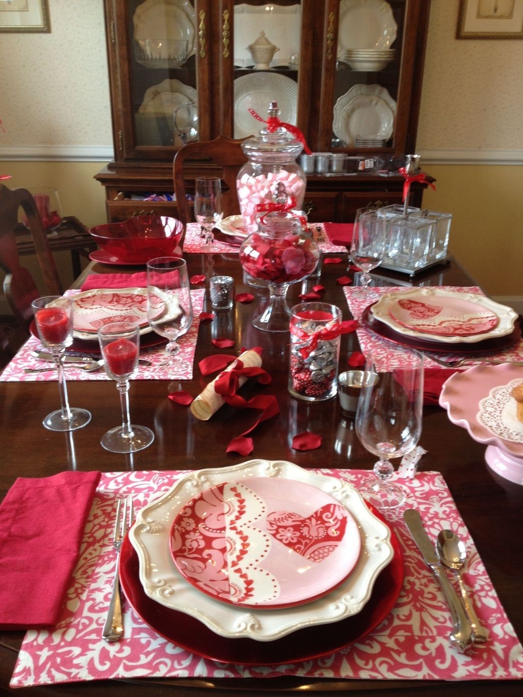 Perfect Valentine’s Day Romantic Dining Table Decor Ideas For Two People 24