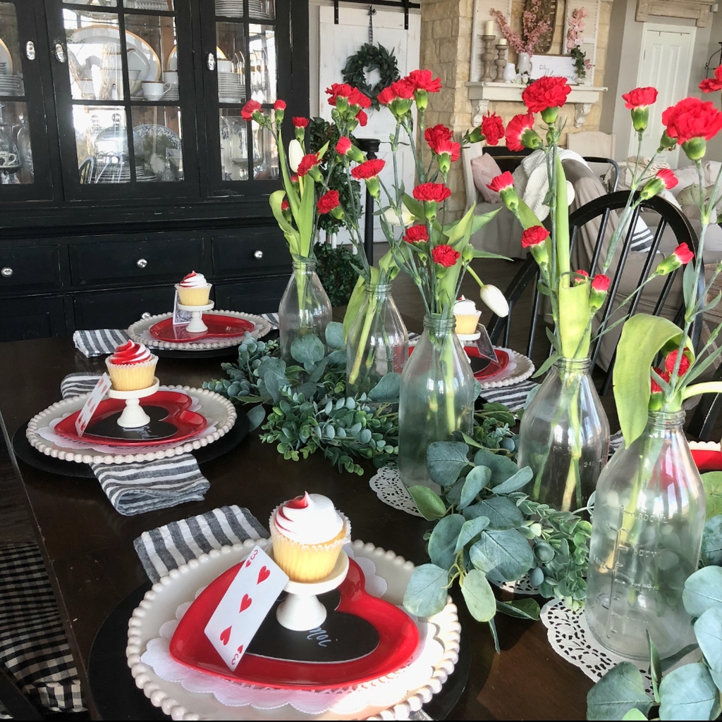 Perfect Valentine’s Day Romantic Dining Table Decor Ideas For Two People 34